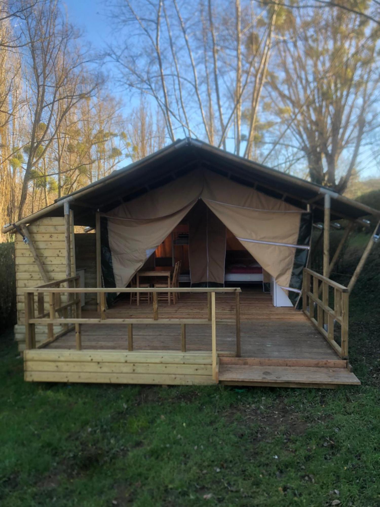 Camping Du Pont De St Gal Saint-Gal-sur-Sioule Εξωτερικό φωτογραφία